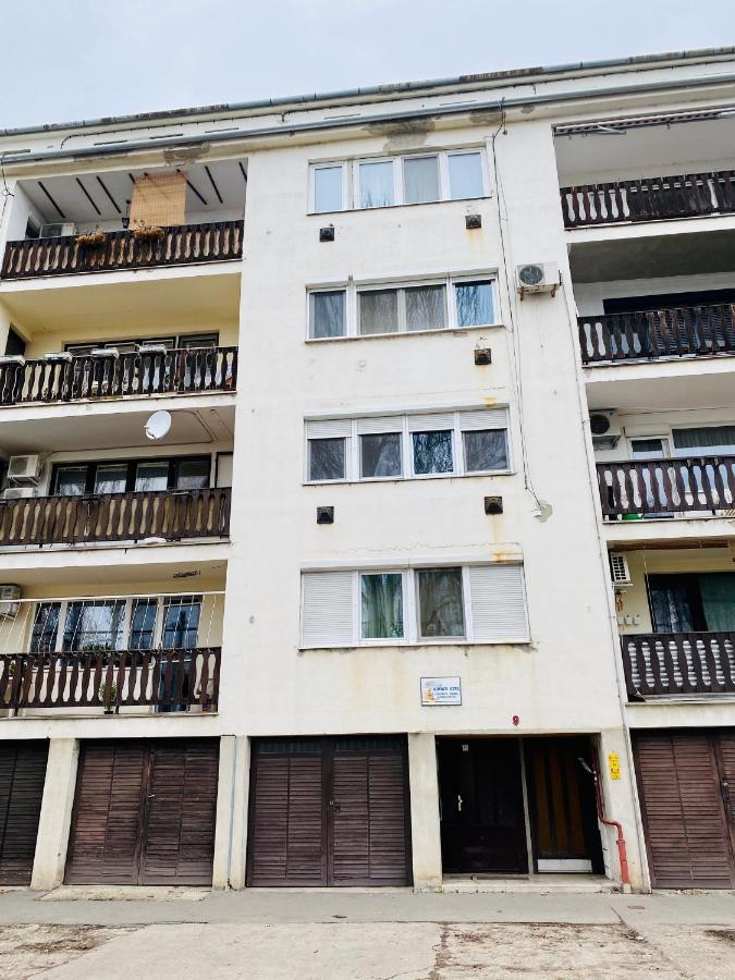 Kalvaria Apartman Szegedin Exterior foto